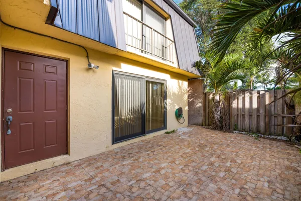 $2,100 | 2471 Waterside Drive, Lake Worth, FL 33461