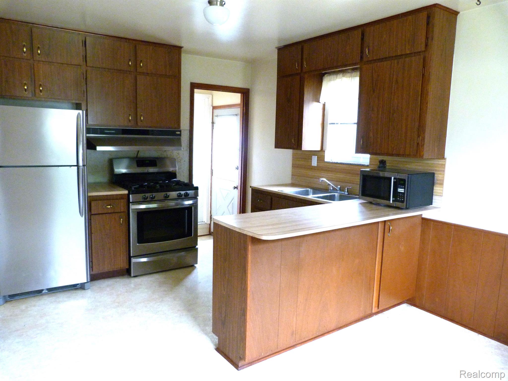 24699 Cunningham Avenue Warren, MI 48091 - Photo 4 of 14