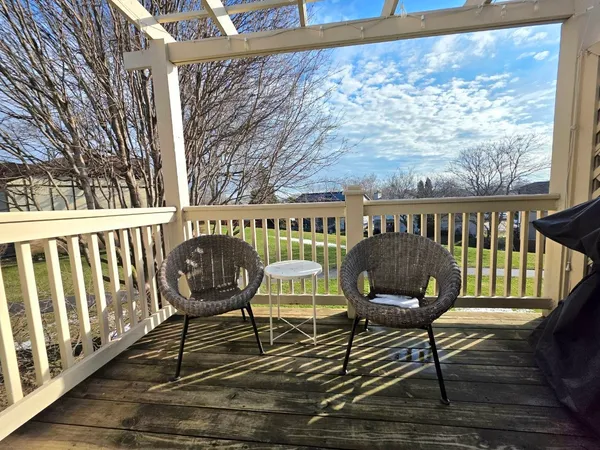 $300,000 | 1914 Quaker Hollow Lane, Streamwood, IL 60107