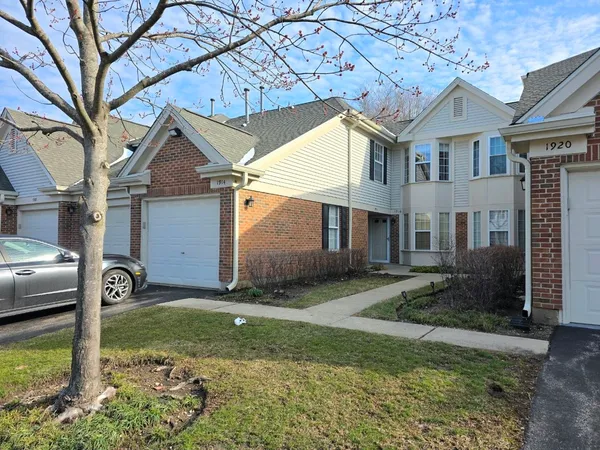$300,000 | 1914 Quaker Hollow Lane, Streamwood, IL 60107