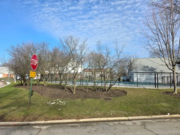 $300,000 | 1914 Quaker Hollow Lane, Streamwood, IL 60107