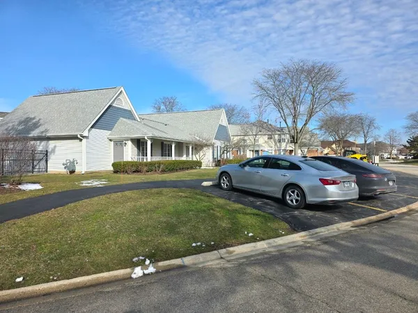 $300,000 | 1914 Quaker Hollow Lane, Streamwood, IL 60107