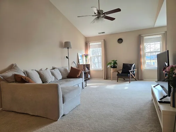 $300,000 | 1914 Quaker Hollow Lane, Streamwood, IL 60107