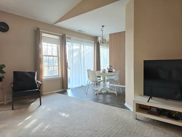 $300,000 | 1914 Quaker Hollow Lane, Streamwood, IL 60107