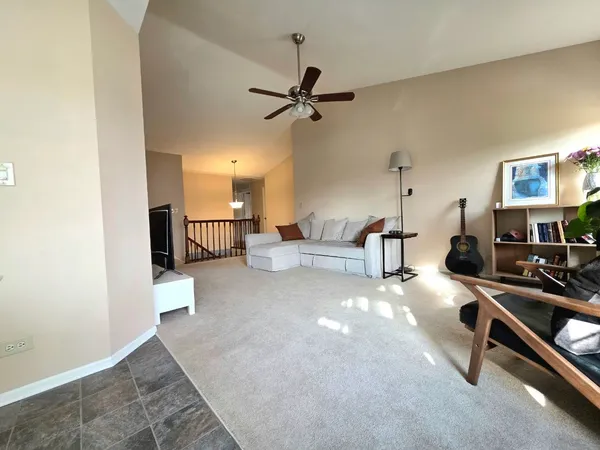 $300,000 | 1914 Quaker Hollow Lane, Streamwood, IL 60107