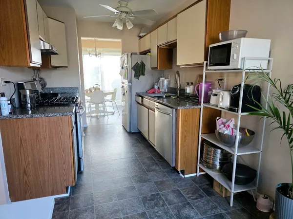 $300,000 | 1914 Quaker Hollow Lane, Streamwood, IL 60107