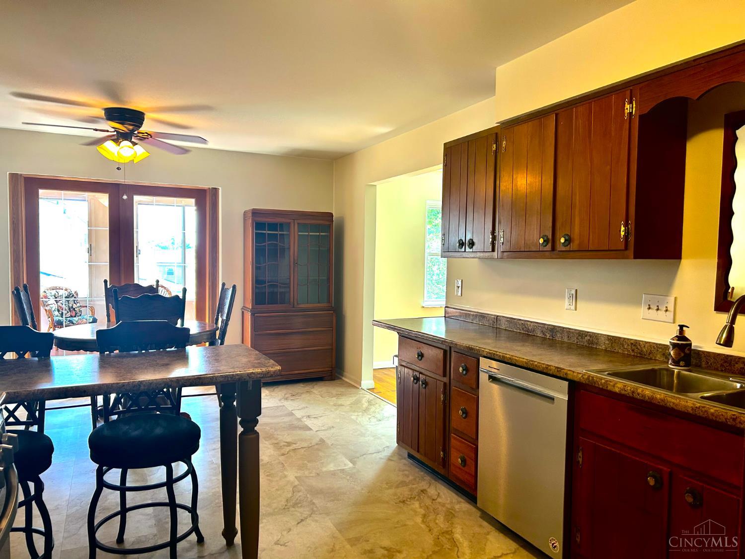 602 Waycross Road Forest Park, OH 45240 - Photo 6 of 29