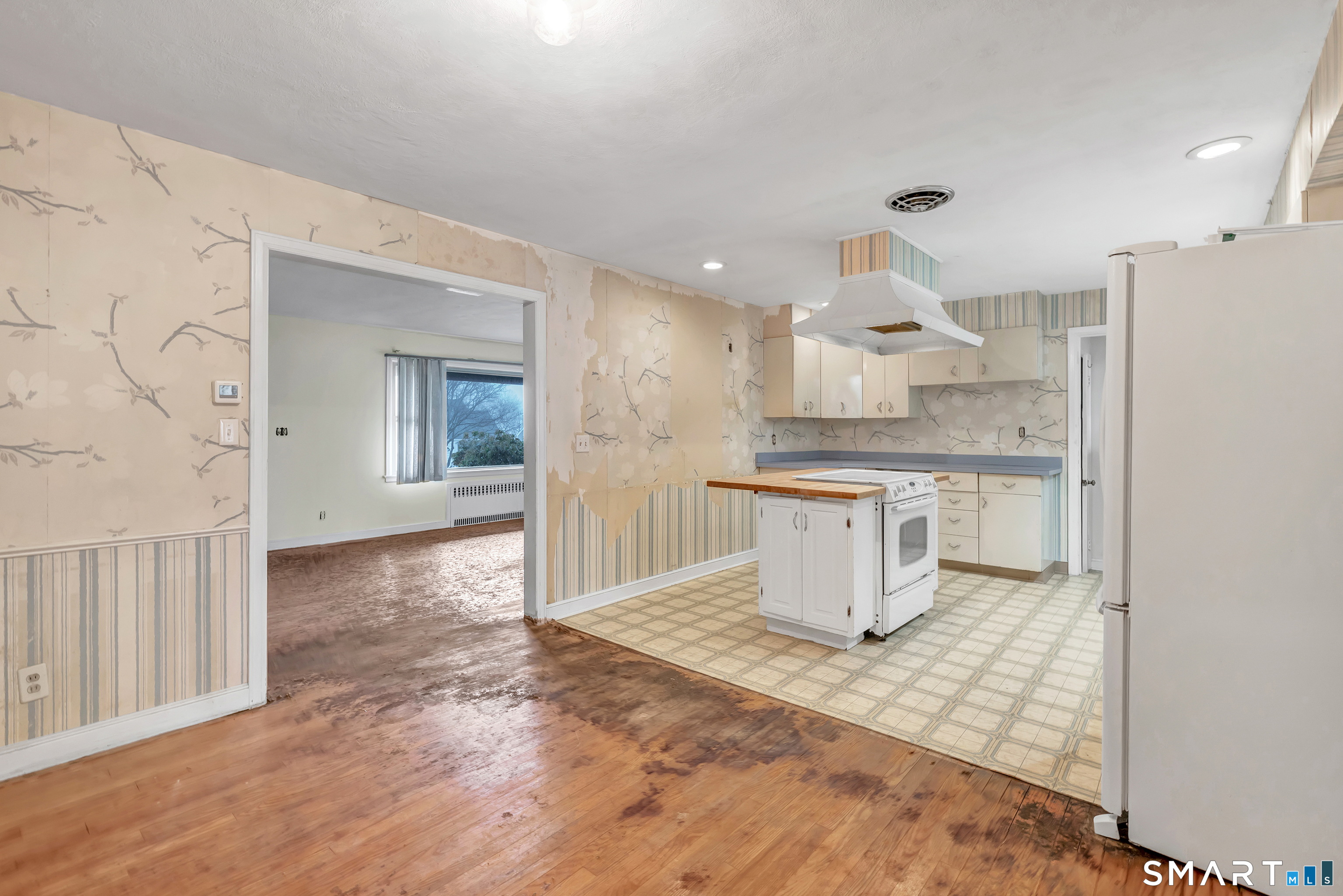 13 Calhoun Avenue Trumbull, CT 06611 - Photo 6 of 32