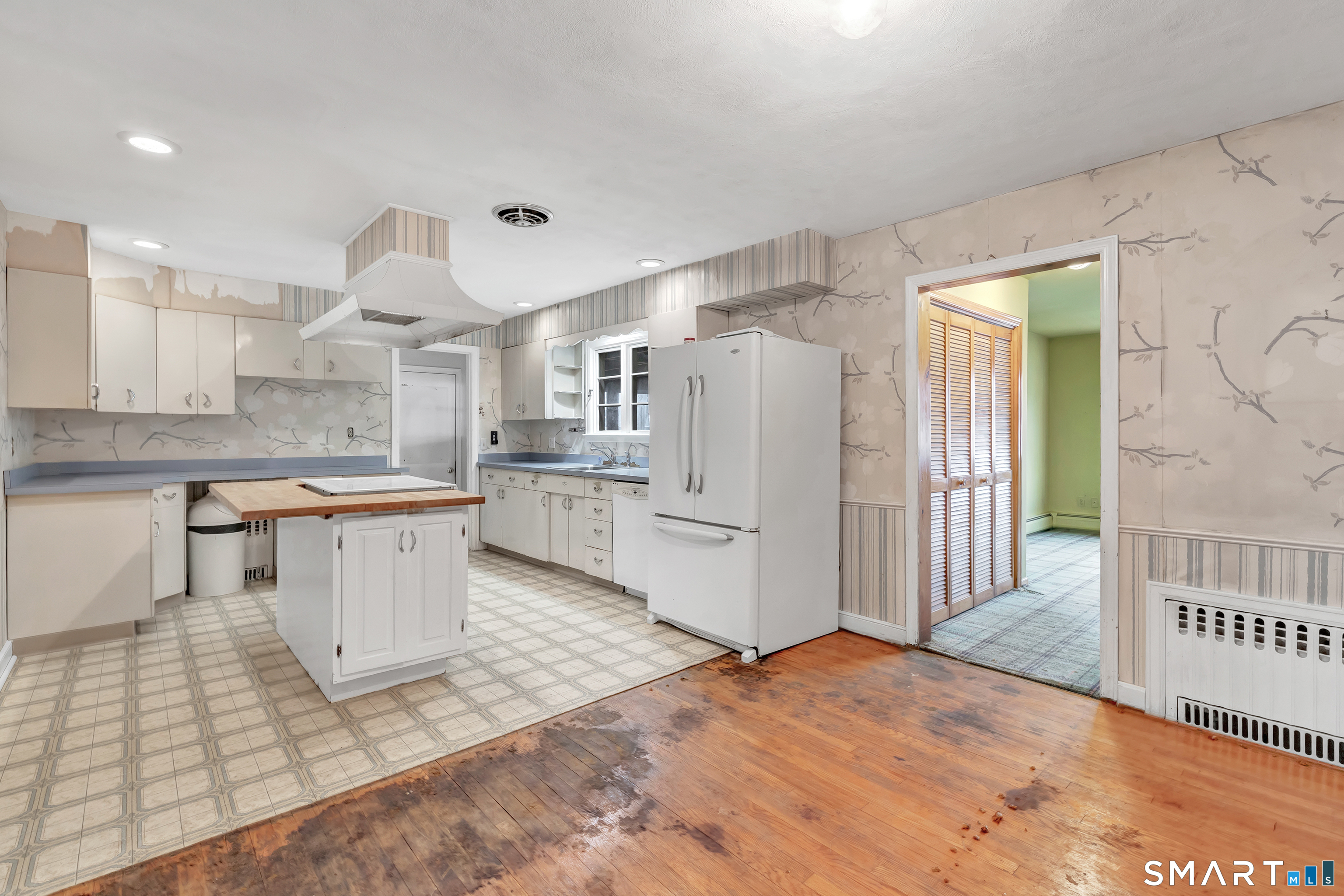 13 Calhoun Avenue Trumbull, CT 06611 - Photo 7 of 32