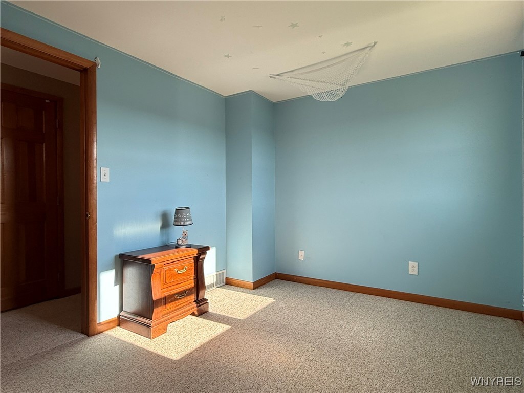 2122 Fix Road Grand Island, NY 14072 - Photo 14 of 36