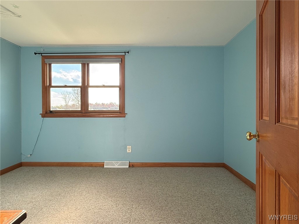 2122 Fix Road Grand Island, NY 14072 - Photo 15 of 36