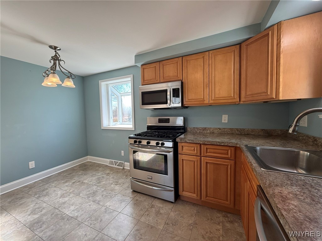 2122 Fix Road Grand Island, NY 14072 - Photo 8 of 36