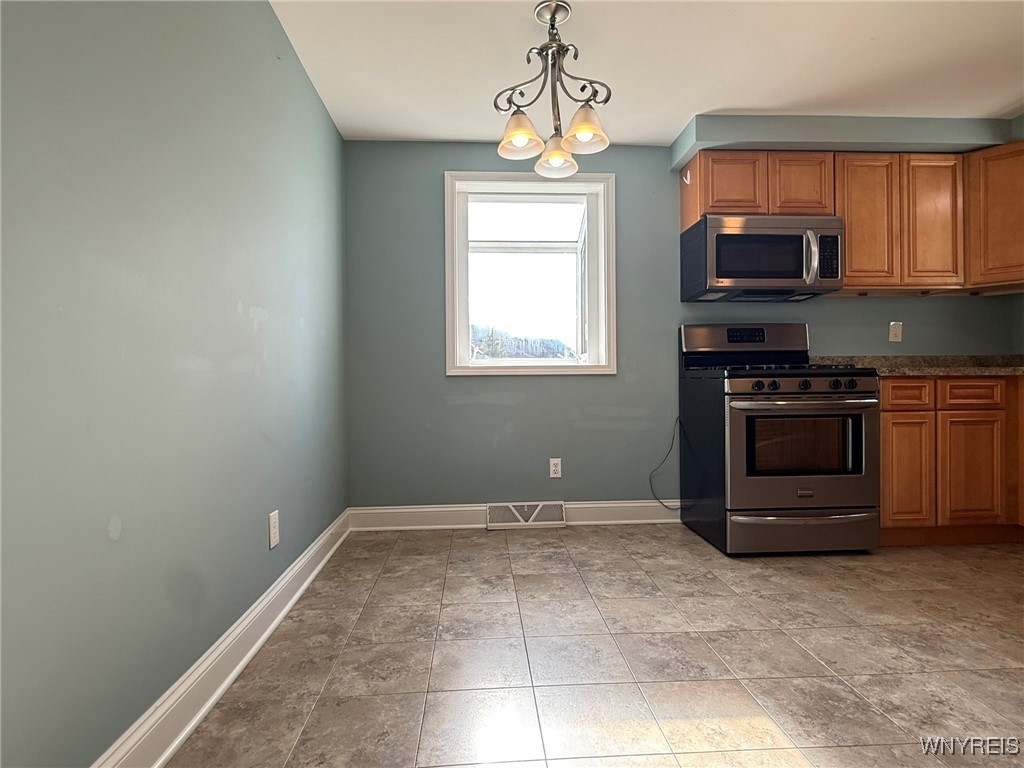 2122 Fix Road Grand Island, NY 14072 - Photo 9 of 36