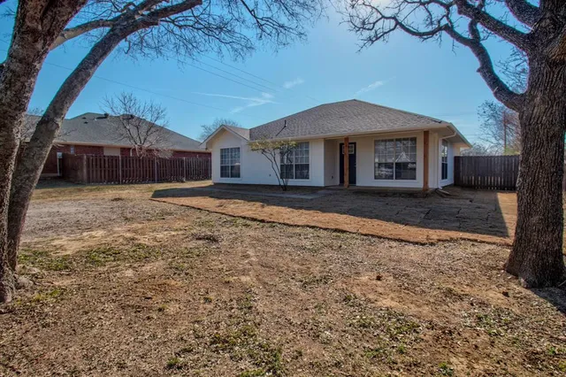 $289,999 | 651 Lakeshore Boulevard, Oak Point, TX 75068