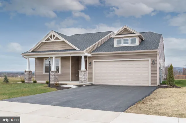 $389,900 | 61 Kristi Lane, Biglerville, PA 17307