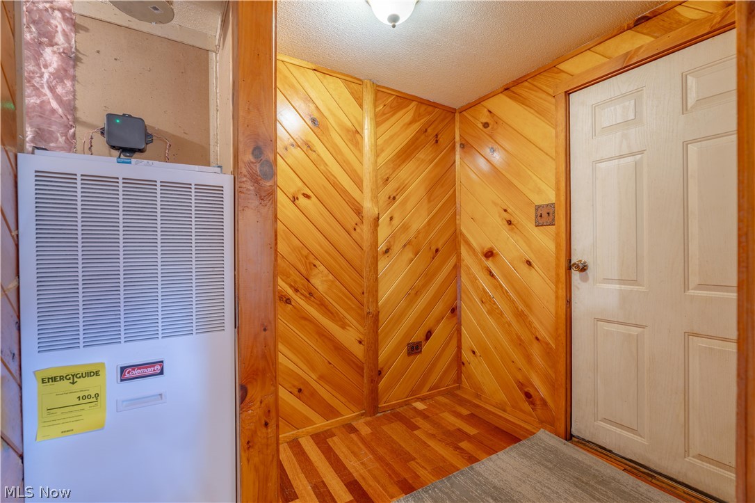5103 Brocade Road Southeast Amsterdam, OH 43903 - Photo 21 of 34 Laundry room/mudroom