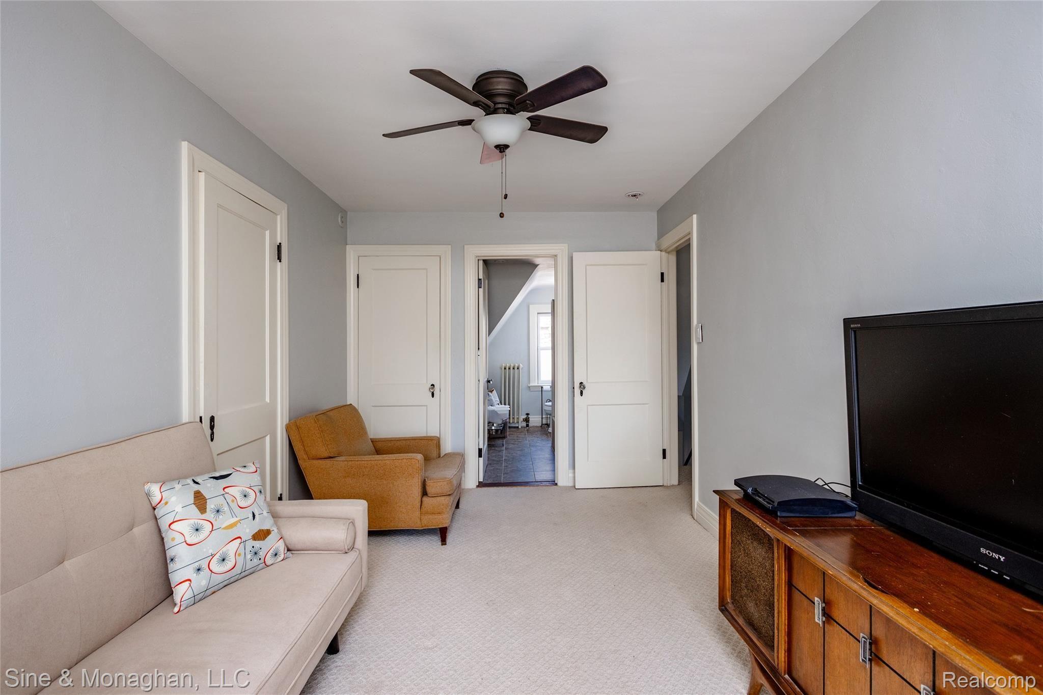 776 Trombley Road Grosse Pointe, MI 48230 - Photo 46 of 78 776 Trombley L044.jpg