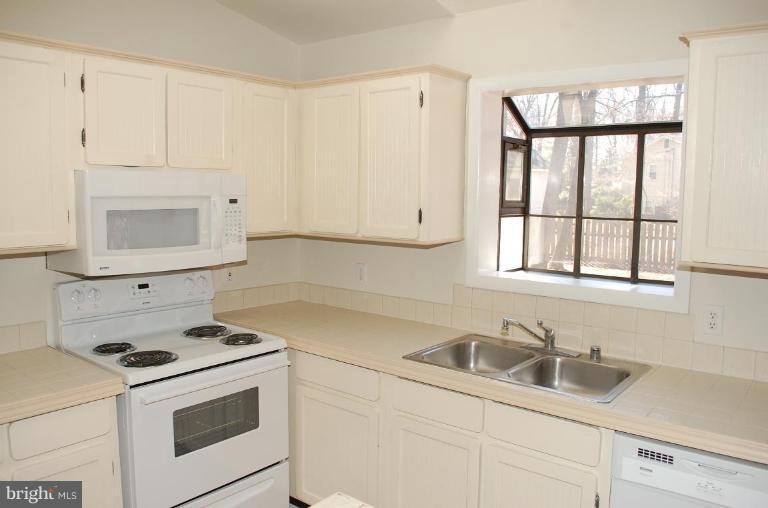 175 Southdown Road Edgewater, MD 21037 - Photo 14 of 30 Kitchen #3