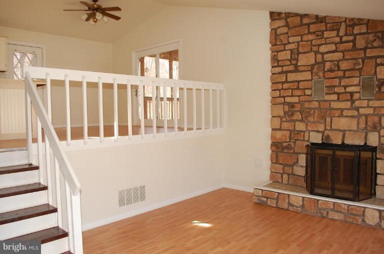 175 Southdown Road Edgewater, MD 21037 - Photo 25 of 30 Living Room #2