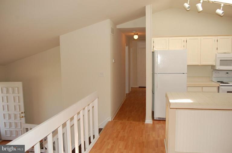 175 Southdown Road Edgewater, MD 21037 - Photo 8 of 30 Hallway