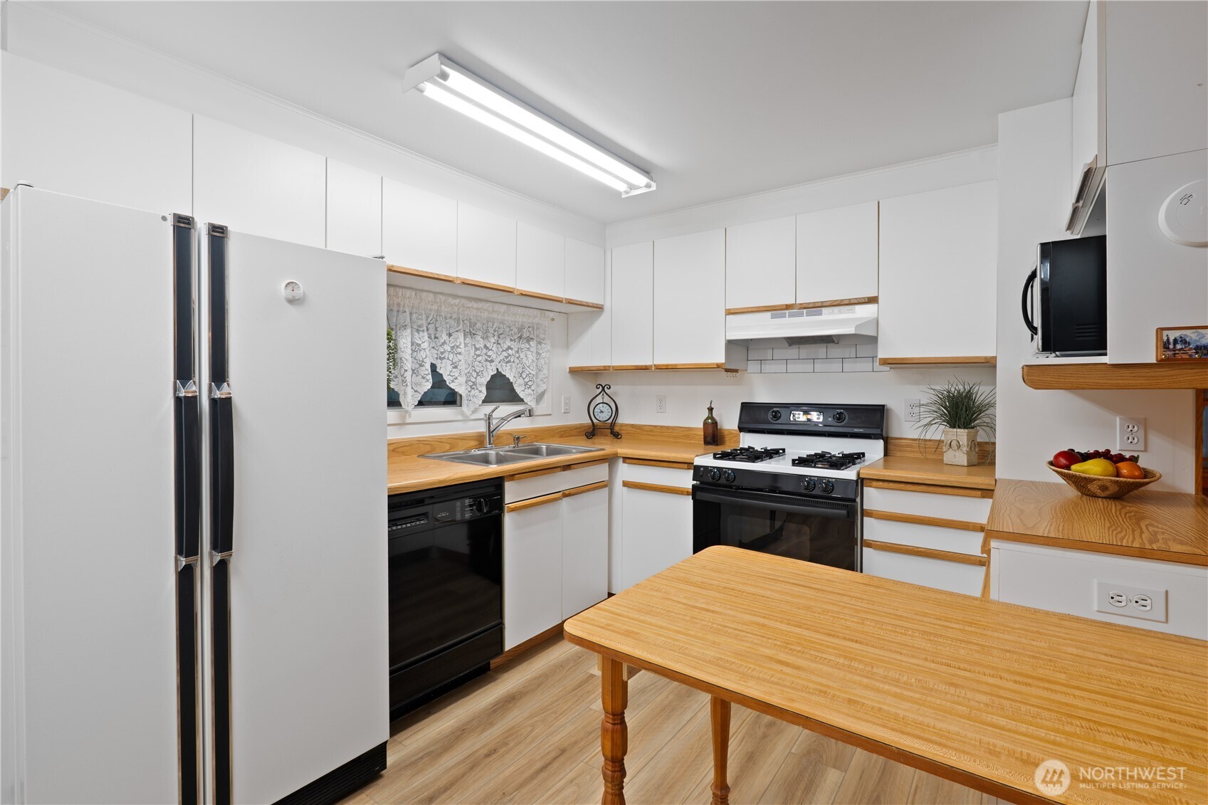 2284 Yew Street Road, Unit D3 Bellingham, WA 98229 - Photo 11 of 26