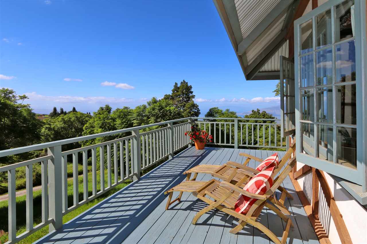 5231 Lower Kula Road Kula, HI 96790 - Photo 4 of 29 a view of balcony with wooden floor and fence