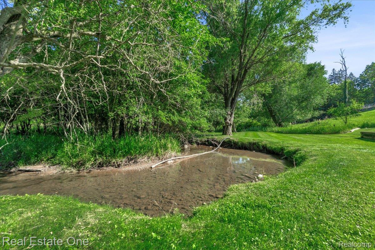 33850 Braebury Ridge Farmington, MI 48331 - Photo 74 of 85 68-33850 Braebury-69.jpg
