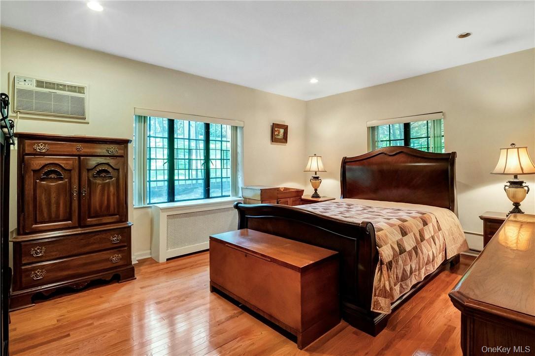 915 Wynnewood Road, Unit G2 Pelham, NY 10803 - Photo 12 of 22 a bedroom with a bed and a window