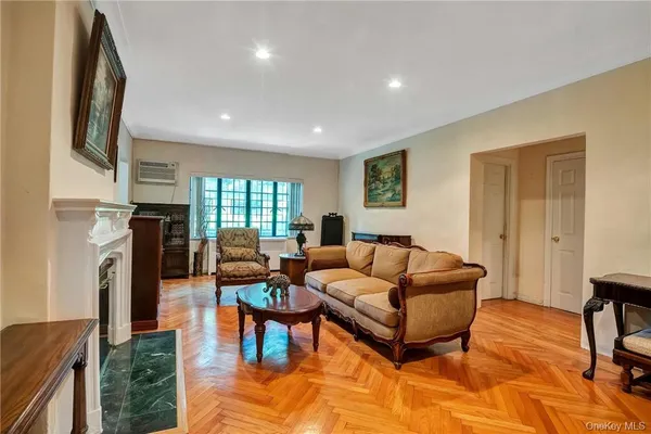 $598,000 | 915 Wynnewood Road, Unit G2, Pelham, NY 10803