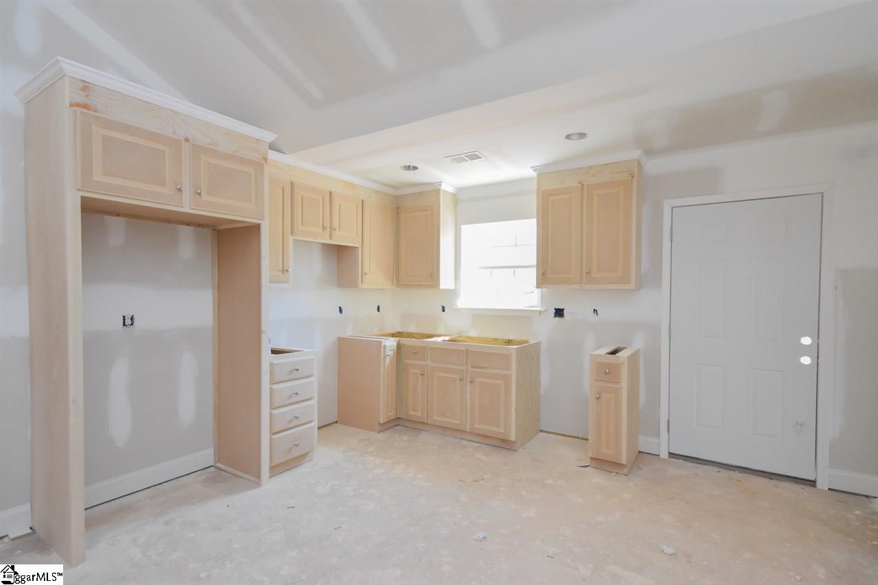 490 Ridgewood Drive Greer, SC 29651 - Photo 4 of 17 Gallery Image 4