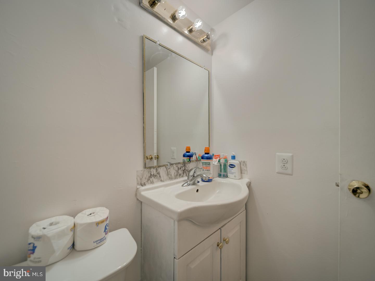 10397 Blue Arrow Court Columbia, MD 21044 - Photo 8 of 43 a bathroom with a sink toilet and mirror