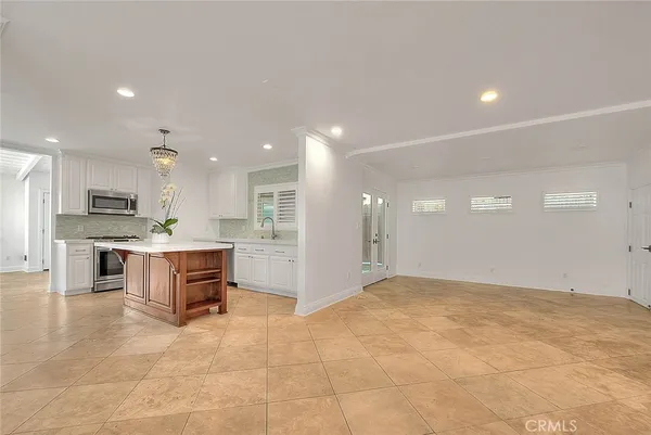 $1,990,000 | 75 Claremont Avenue, Long Beach, CA 90803