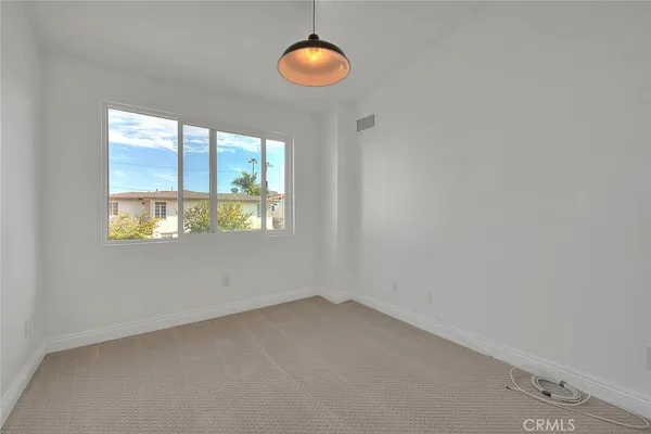 $1,990,000 | 75 Claremont Avenue, Long Beach, CA 90803