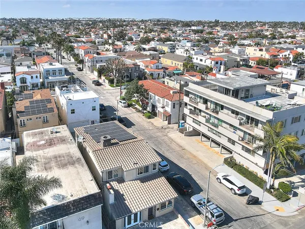 $1,990,000 | 75 Claremont Avenue, Long Beach, CA 90803