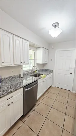 $3,700 | 5301 West Cleveland Street, Tampa, FL 33609