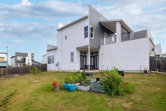 a view of a house with backyard and sitting area