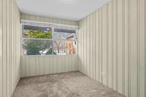 $575,000 | 949 Ridgewood Drive, Highland Park, IL 60035