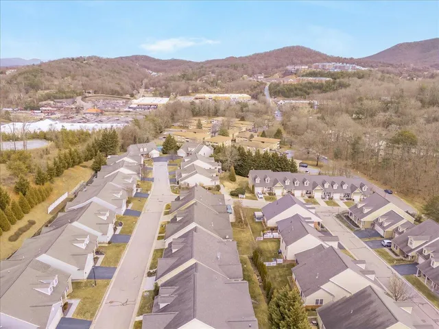 $619,000 | 5512 Quail Ridge Circle, Roanoke, VA 24018