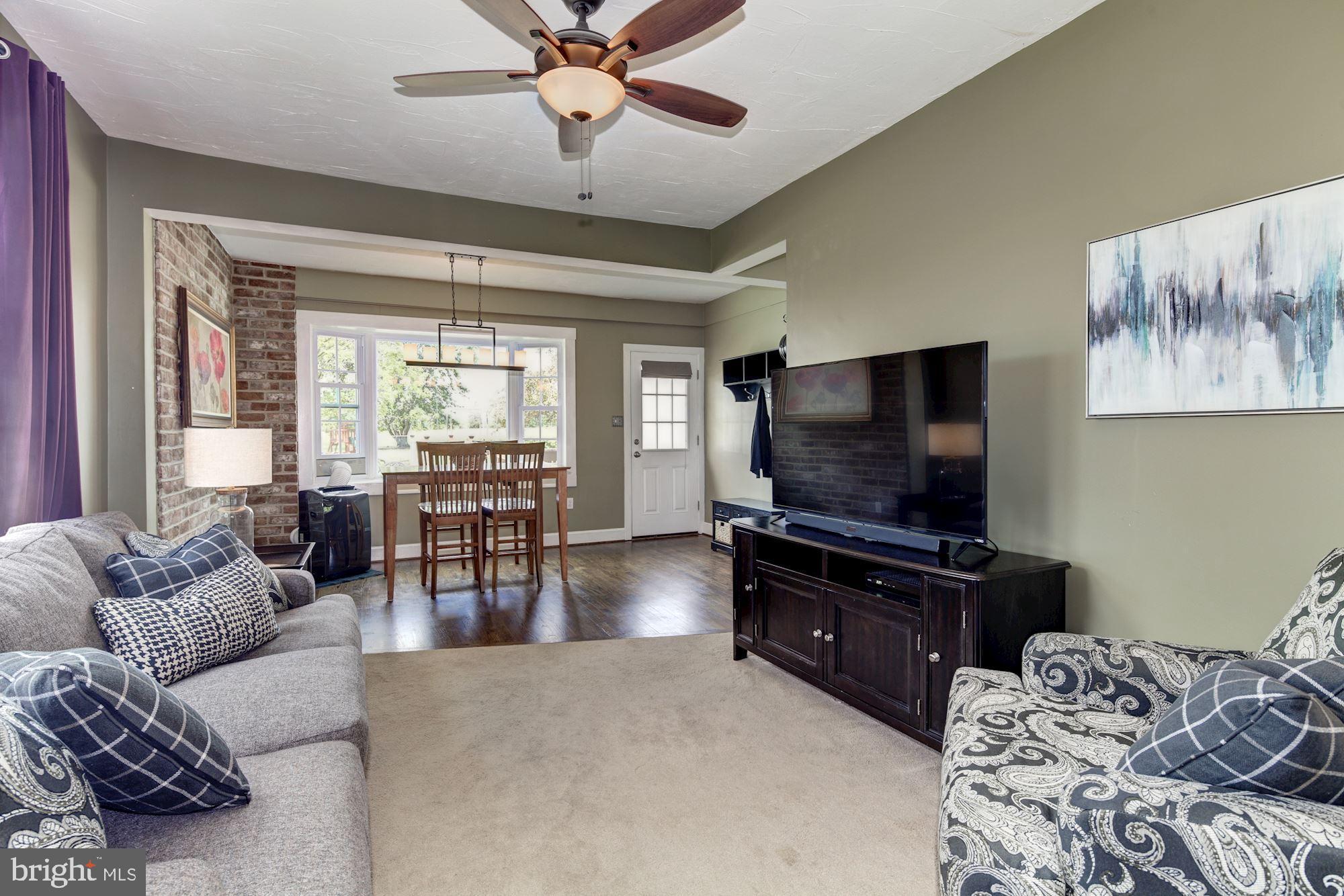 1095 Chambersburg Road Gettysburg, PA 17325 - Photo 11 of 30 Living Room