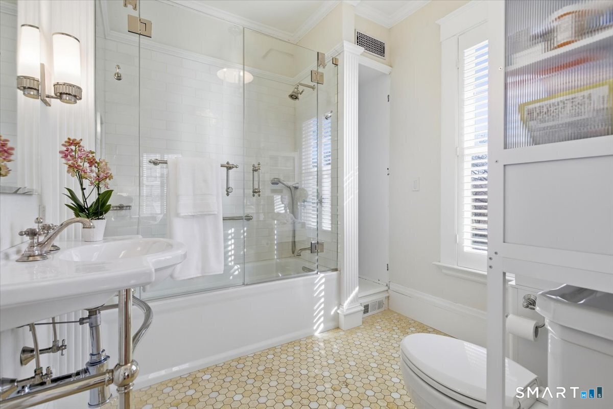 144 Edgehill Road Hamden, CT 06517 - Photo 19 of 40