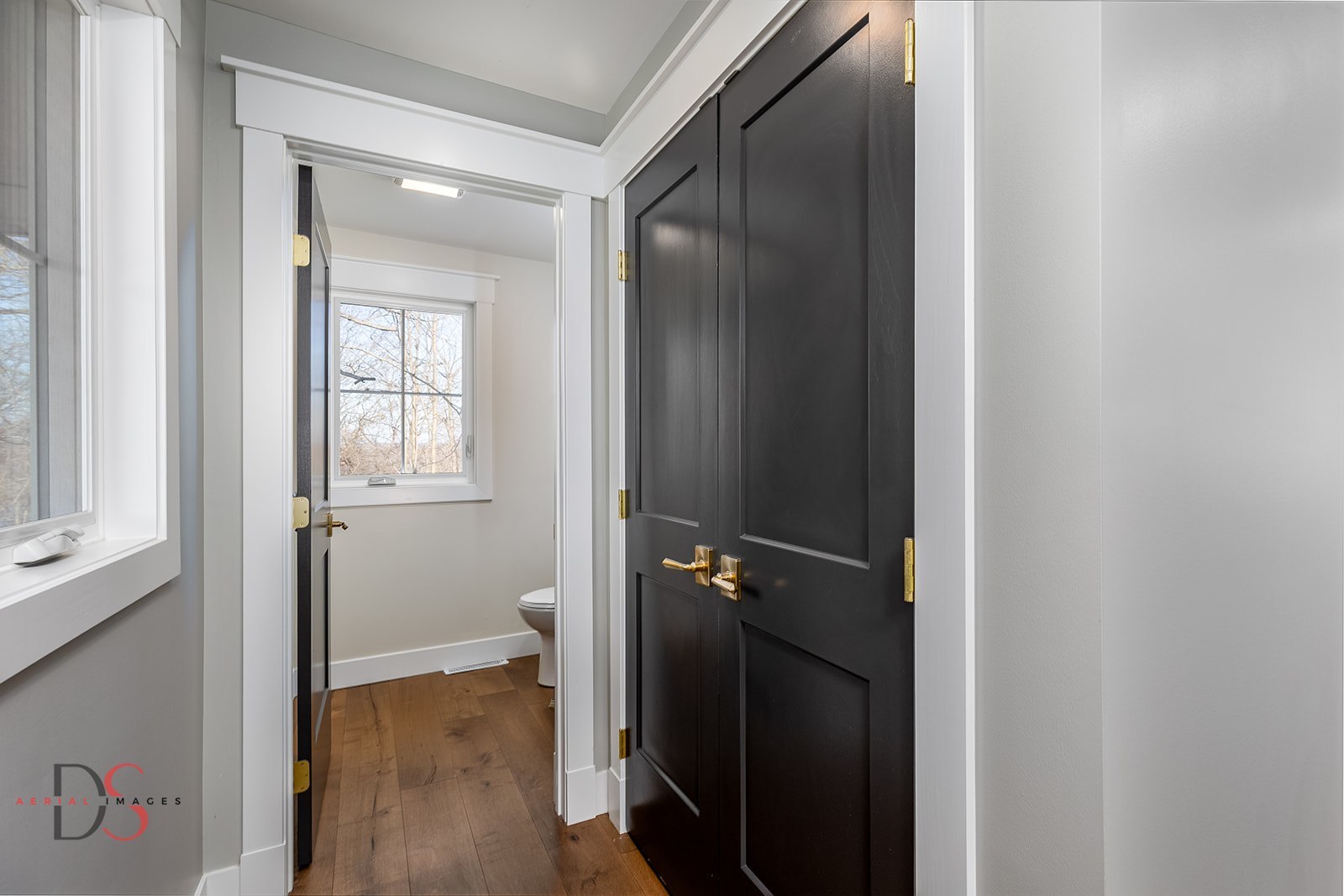 400 Park Avenue Ottawa, IL 61350 - Photo 16 of 31 a view of bathroom with a toilet
