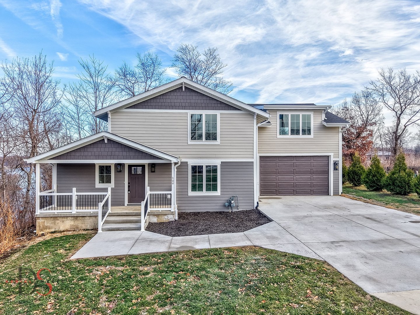 400 Park Avenue Ottawa, IL 61350 - Photo 2 of 31 a front view of a house with a yard