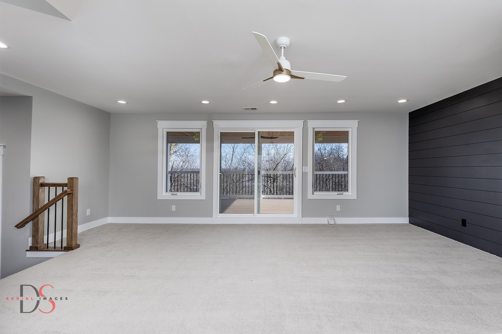400 Park Avenue Ottawa, IL 61350 - Photo 24 of 31 a view of an empty room with a window