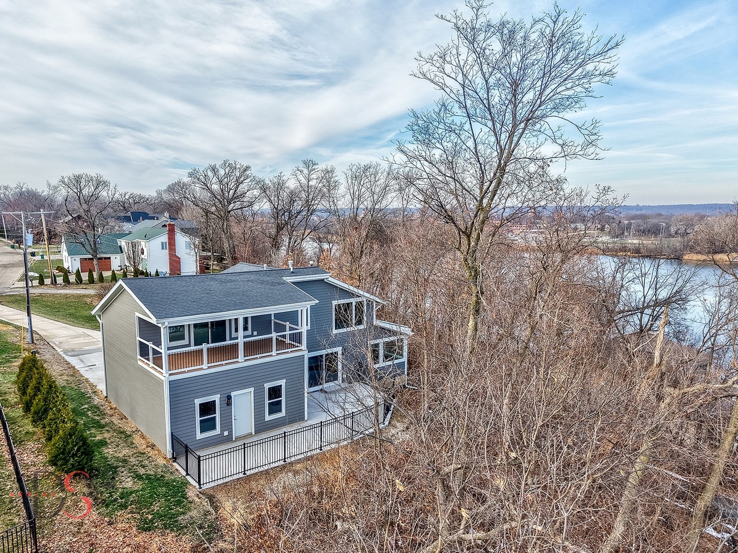 400 Park Avenue Ottawa, IL 61350 - Photo 4 of 31 a front view of a house with a yard