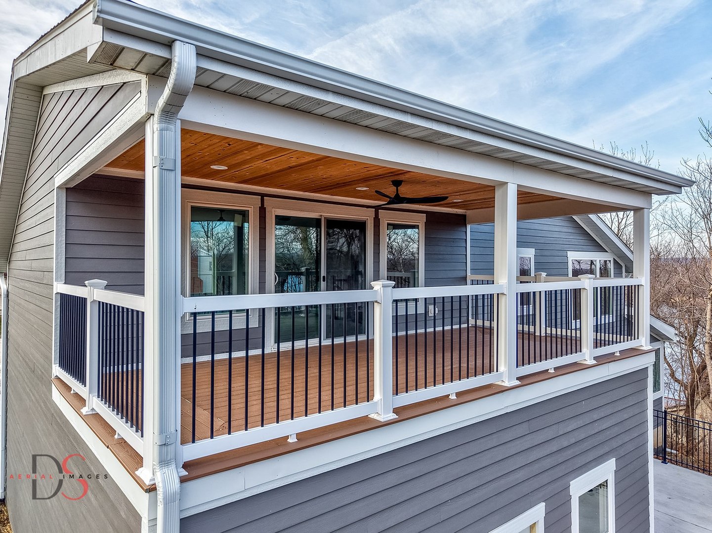 400 Park Avenue Ottawa, IL 61350 - Photo 6 of 31 a view of a balcony with a large window