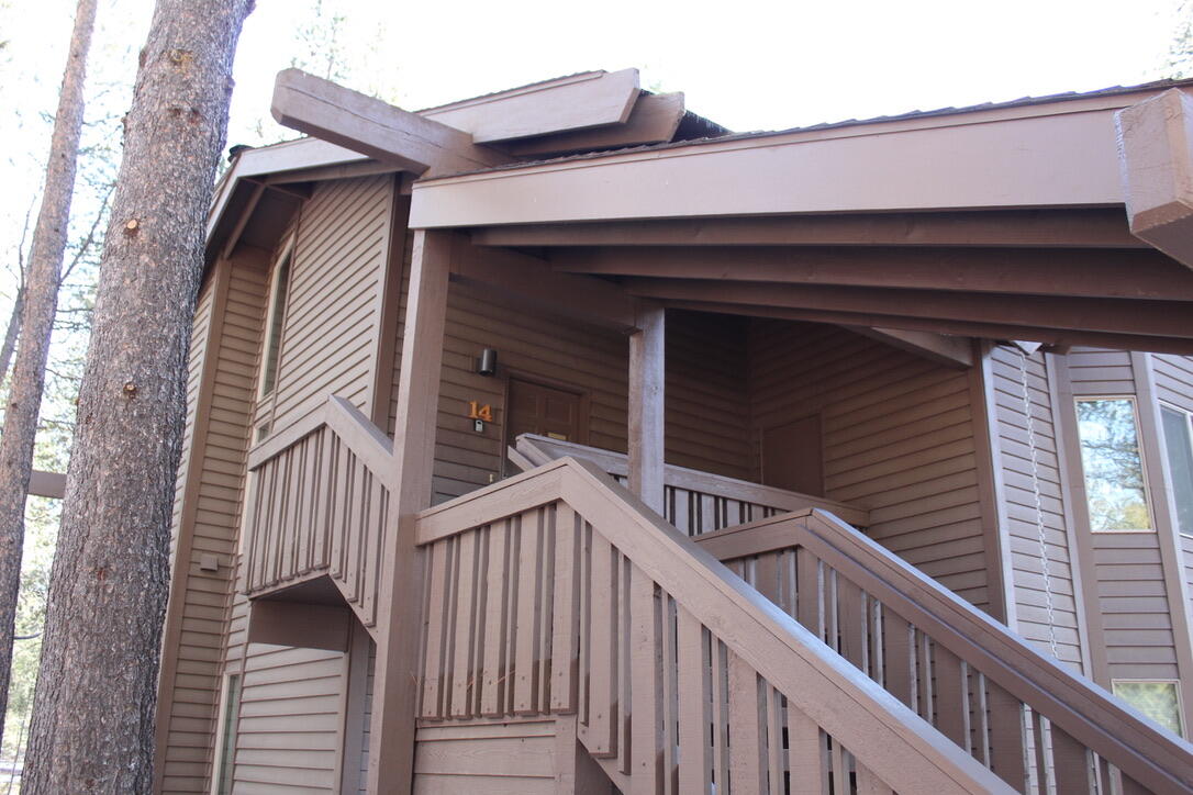 57330-14a2 Beaver Ridge Loop Sunriver, OR 97707 - Photo 2 of 24 2-stairs-R14