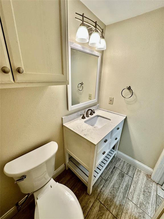 6632 Winding Rose Trail Dallas, TX 75252 - Photo 11 of 23 a bathroom with a sink a toilet and mirror