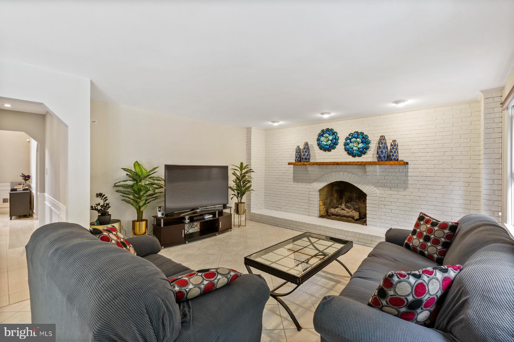 14504 Cutstone Way Silver Spring, MD 20905 - Photo 11 of 52 Family room with gas fireplace