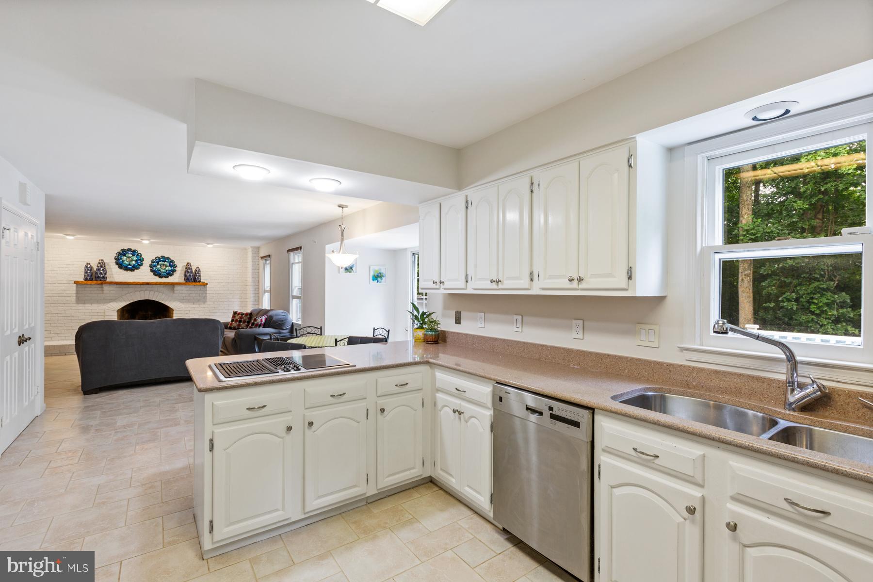 14504 Cutstone Way Silver Spring, MD 20905 - Photo 17 of 52 Gallery Image 17