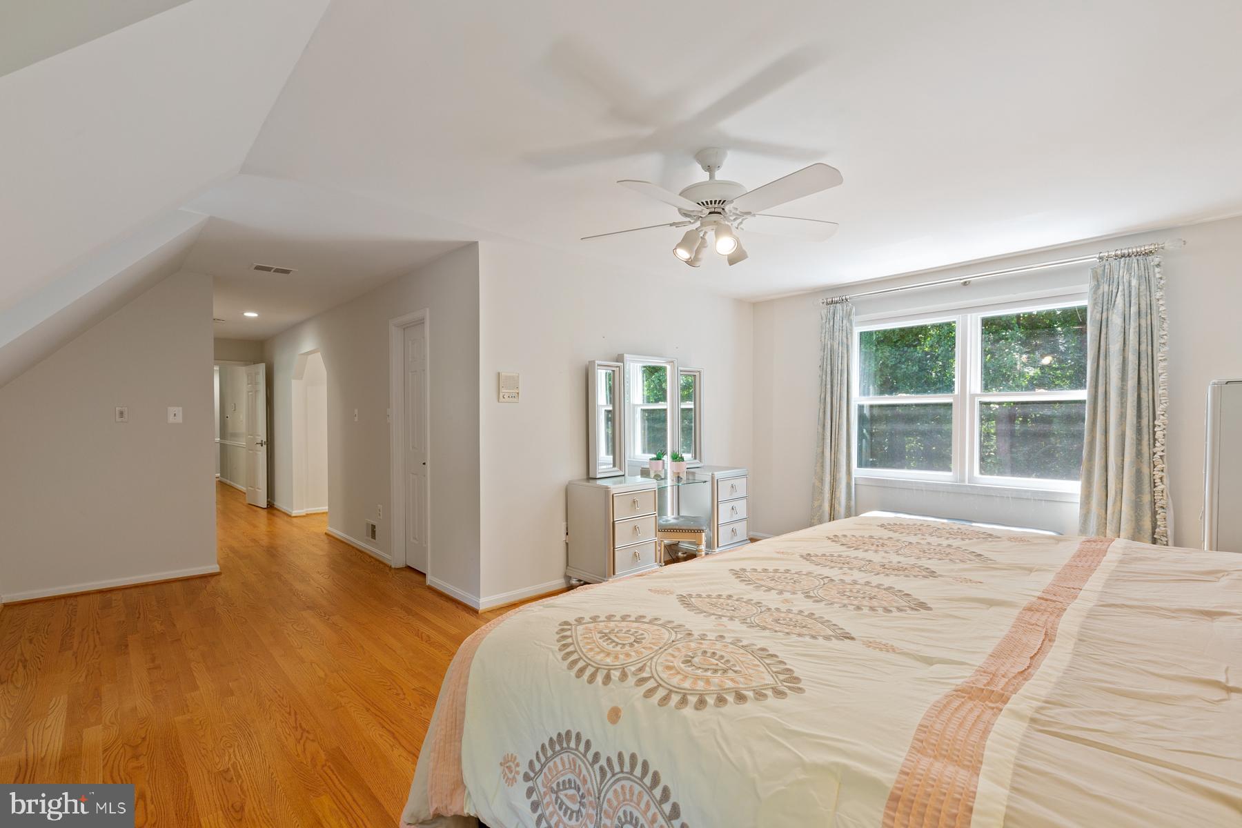 14504 Cutstone Way Silver Spring, MD 20905 - Photo 21 of 52 Great sunlight!